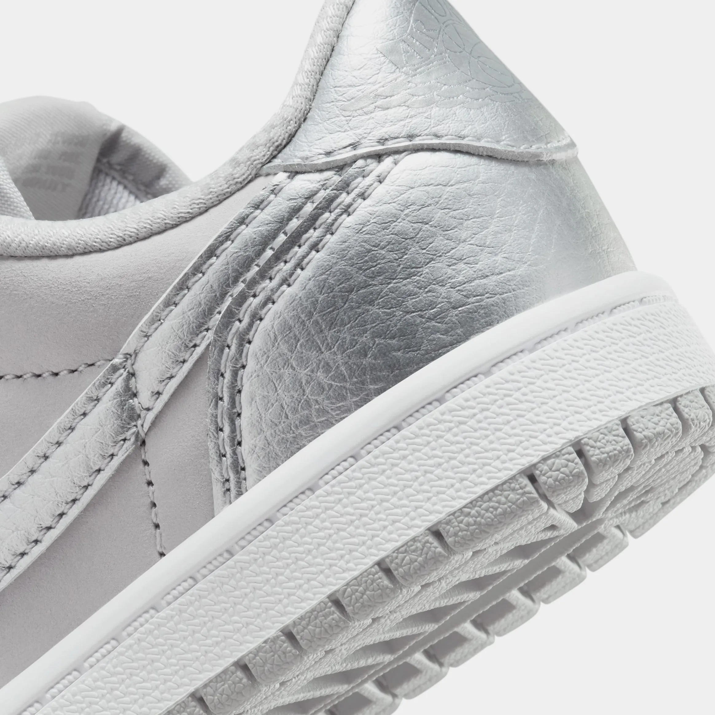 Air Jordan 1 Retro Low OG Metallic Silver Preschool Lifestyle Shoes (Neutral Grey/Metallic Silver/White)