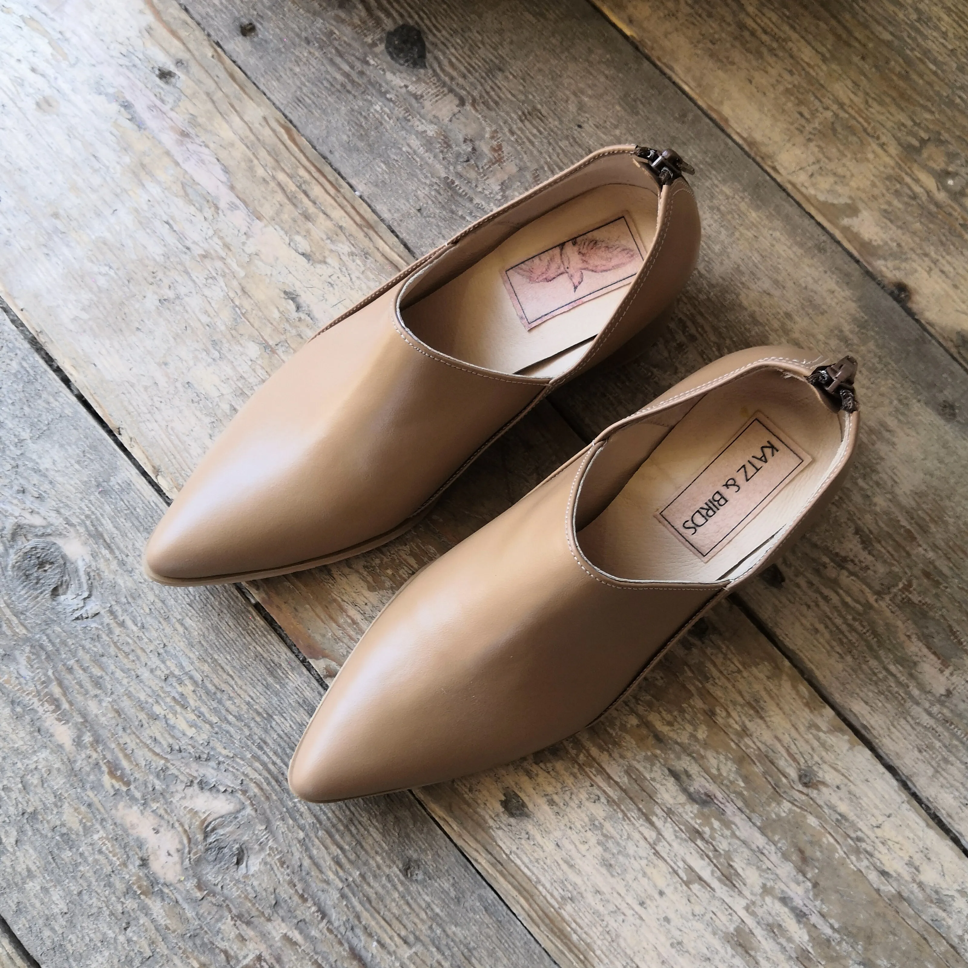 Envelope- Beige Leather Heel Shoe