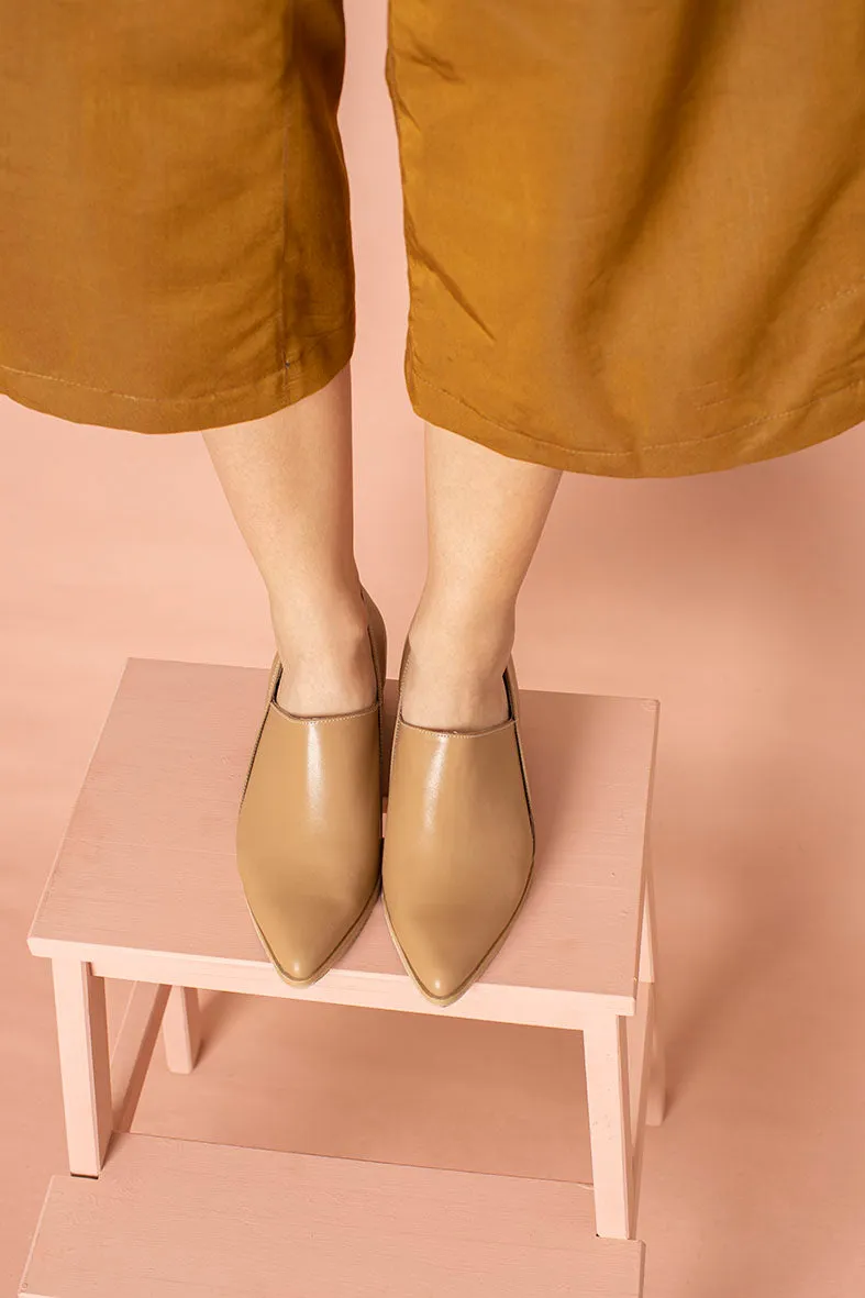 Envelope- Beige Leather Heel Shoe