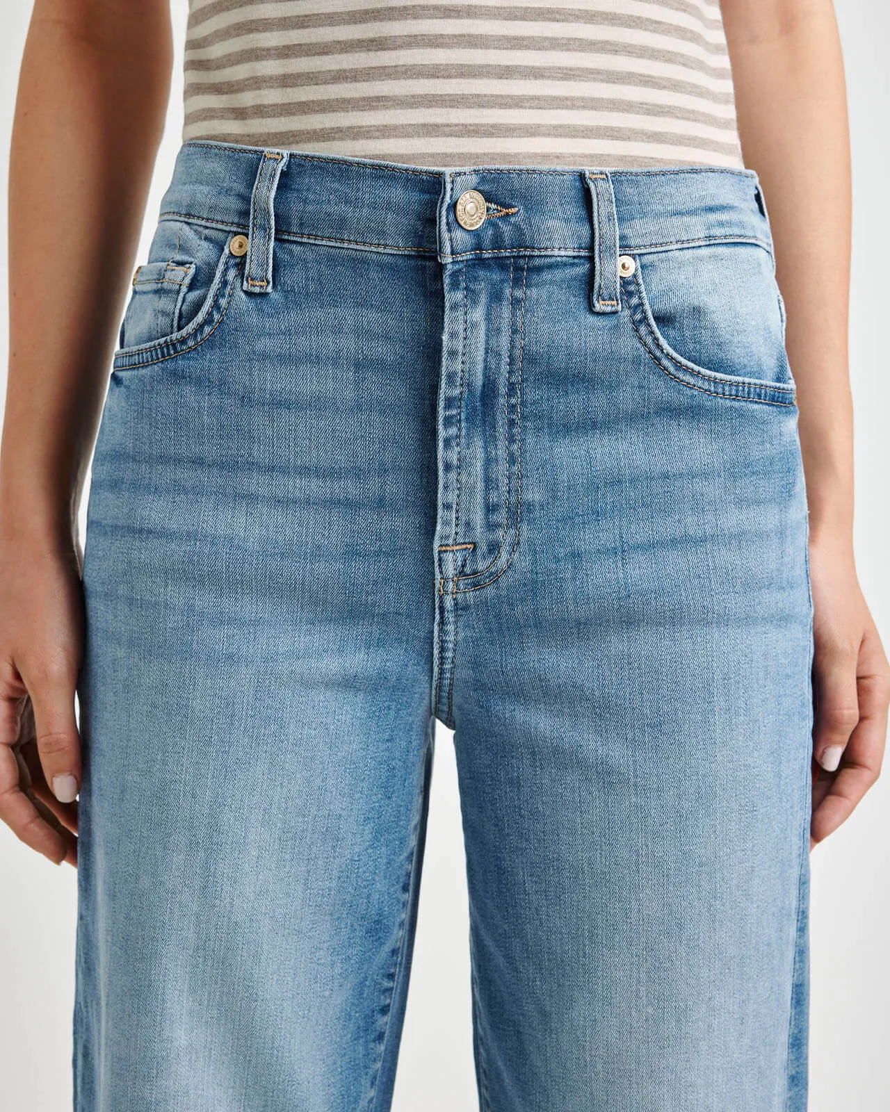 Light Wash Cropped Wide Leg Raw Hem Jean