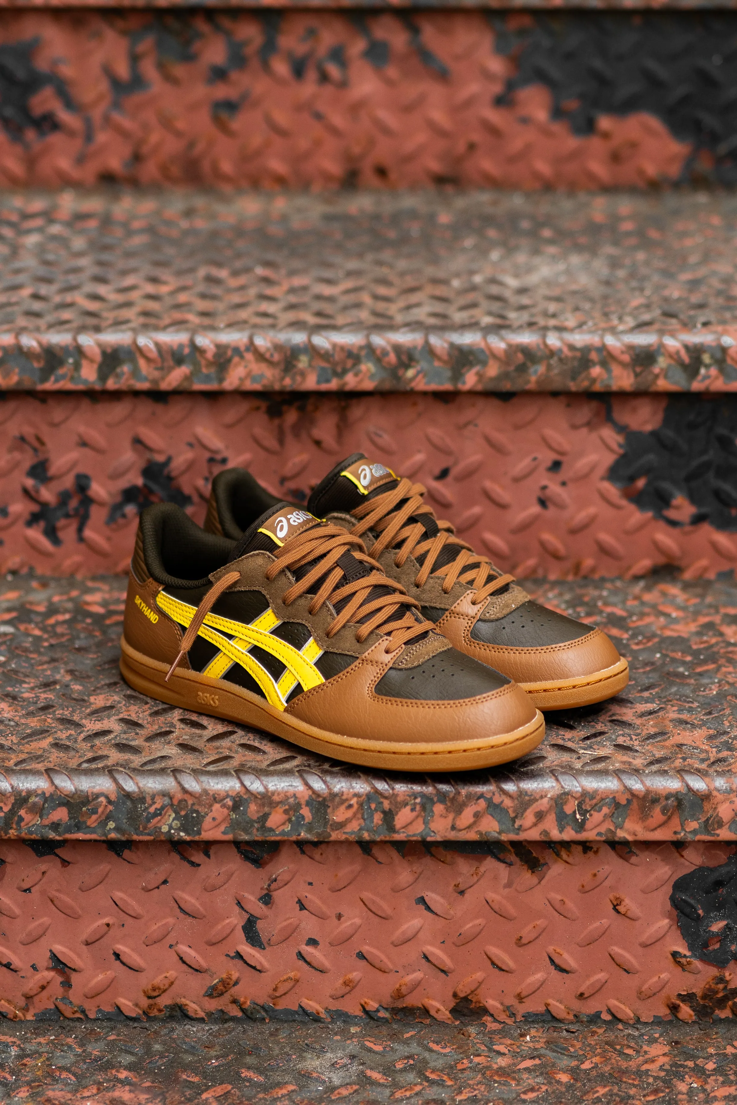 Men's Asics Skyhand OG (Black Coffee/Tai-Chi Yellow)